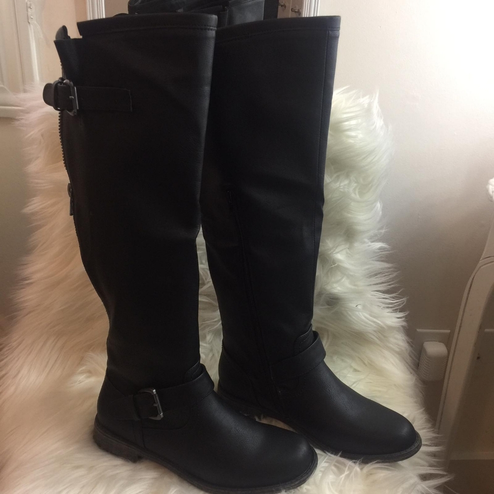 Black knee high boots (never worn)